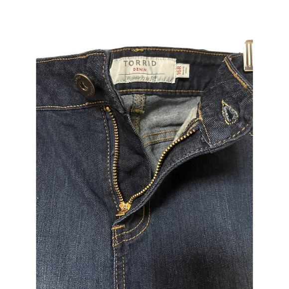 Torrid Denim Curvy Skinny We Swear by Fit 16R dark wash blue jean comfortable - Picture 4 of 9